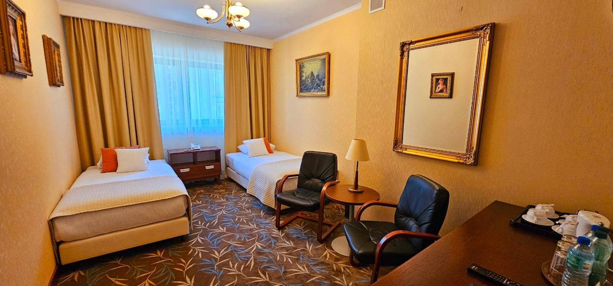 Centrum Barnabitow Готель 3*